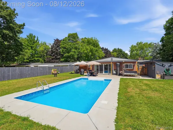 1640 Beverly BLVD, Walled Lake, MI 48390