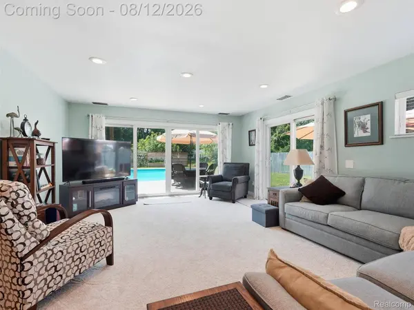1640 Beverly BLVD, Walled Lake, MI 48390