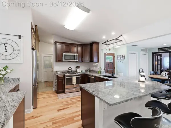 1640 Beverly BLVD, Walled Lake, MI 48390