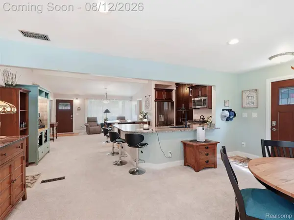 1640 Beverly BLVD, Walled Lake, MI 48390