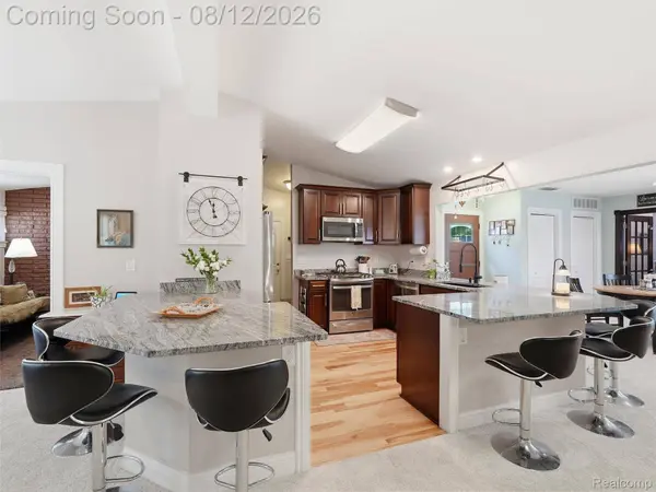 1640 Beverly BLVD, Walled Lake, MI 48390