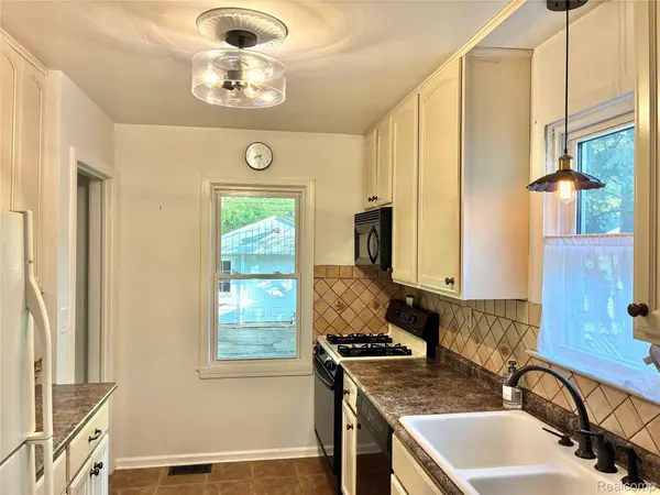 602 Dewey ST, Royal Oak, MI 48067