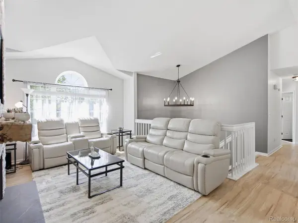 2694 Driftwood DR, Waterford Charter Township, MI 48329