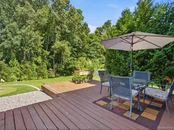 2694 Driftwood DR, Waterford Charter Township, MI 48329