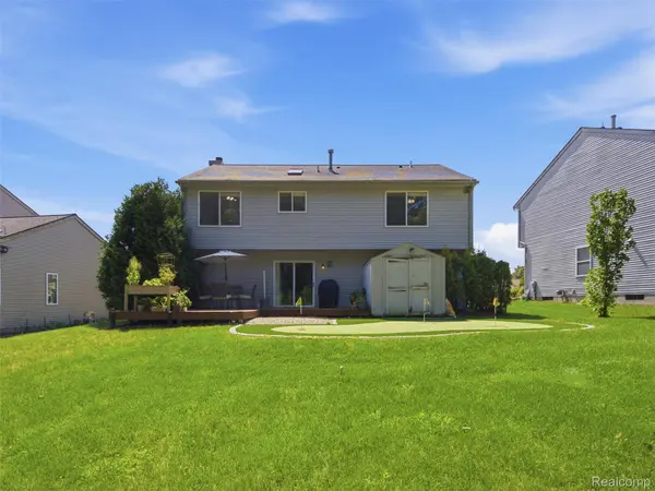2694 Driftwood DR, Waterford Charter Township, MI 48329