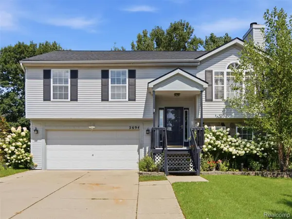 2694 Driftwood DR, Waterford Charter Township, MI 48329