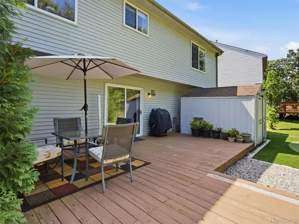 2694 Driftwood DR, Waterford Charter Township, MI 48329