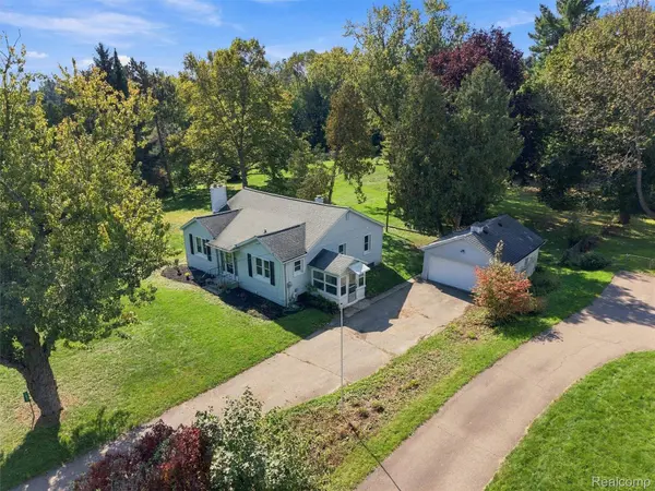 1493 Merry RD, Waterford Charter Township, MI 48328