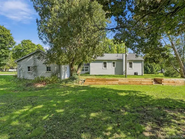 1493 Merry RD, Waterford Charter Township, MI 48328
