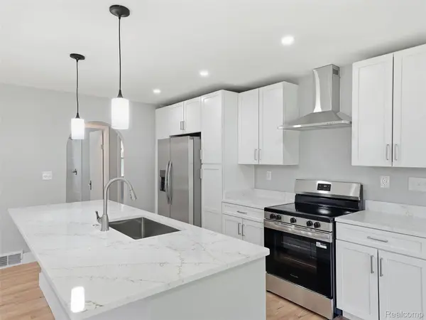 1493 Merry RD, Waterford Charter Township, MI 48328