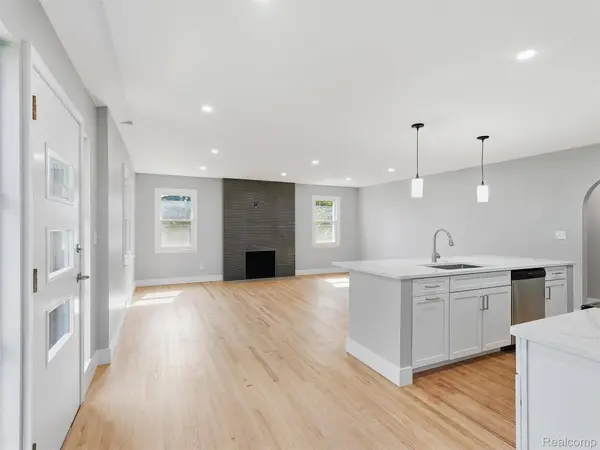 1493 Merry RD, Waterford Charter Township, MI 48328