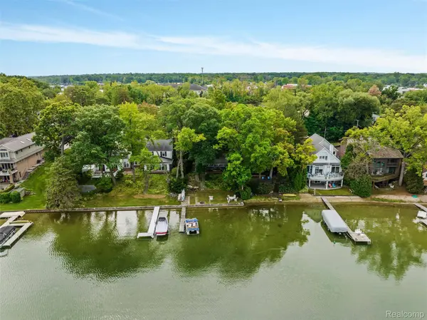 43248 S Shore ST, Waterford Charter Township, MI 48328