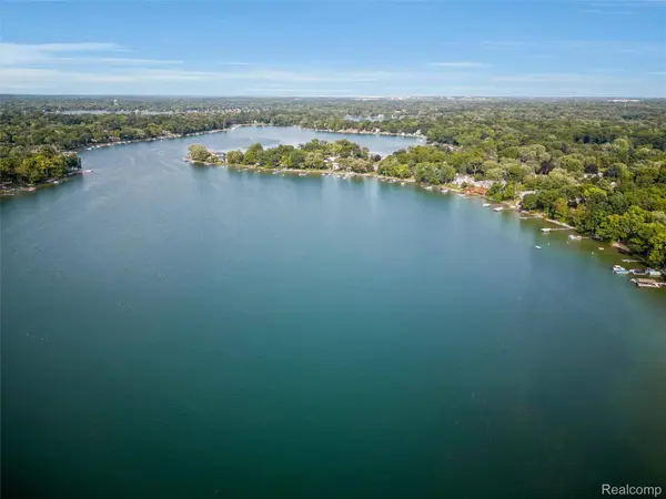 43248 S Shore ST, Waterford Charter Township, MI 48328