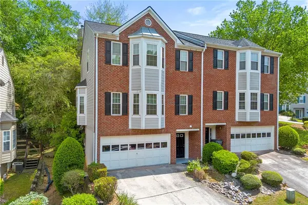 Townhomes In Chattahoochee Cove Duluth GA