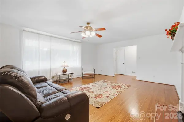 914 Springdale LN, Gastonia, NC 28052