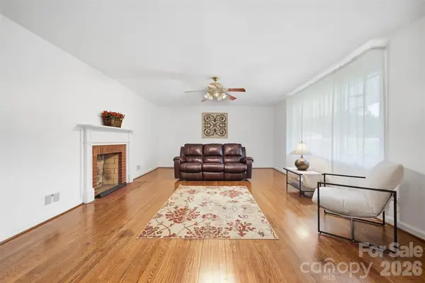 914 Springdale LN, Gastonia, NC 28052