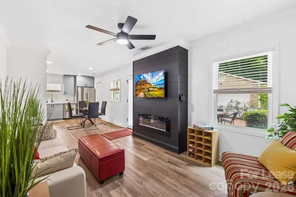 1109 Plumstead RD, Charlotte, NC 28216