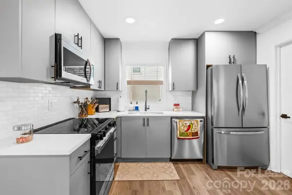 1109 Plumstead RD, Charlotte, NC 28216