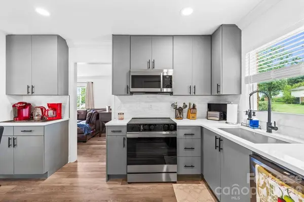 1109 Plumstead RD, Charlotte, NC 28216