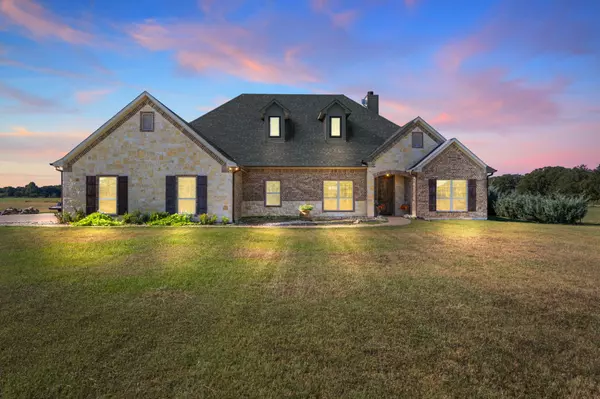 454 Farr Altom Road: A Standout Acreage Home in Combine, TX,Christina Money