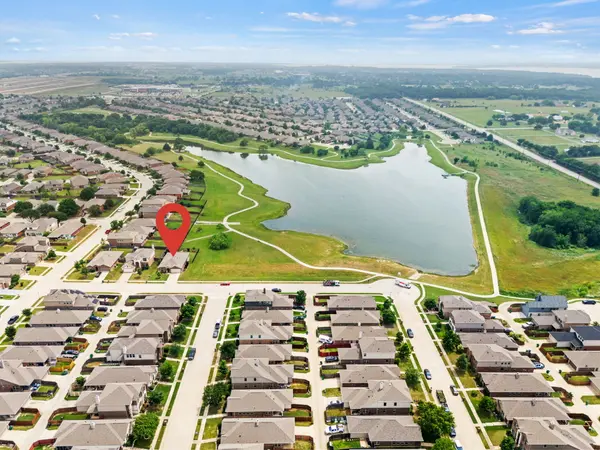 8400 Sioux Trl, Aubrey, TX 76227-1419
