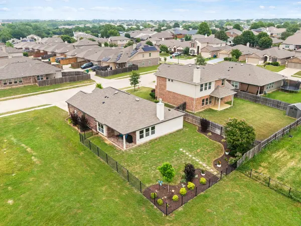 8400 Sioux Trl, Aubrey, TX 76227-1419