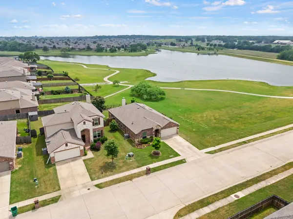 8400 Sioux Trl, Aubrey, TX 76227-1419