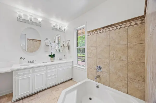 7609 Spring Valley Rd, Dallas, TX 75254-2837