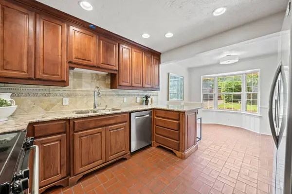 7609 Spring Valley Rd, Dallas, TX 75254-2837