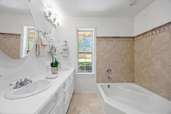 7609 Spring Valley Rd, Dallas, TX 75254-2837