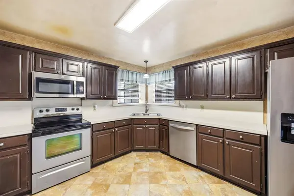 2060 Arbor Creek Drive #B, Carrollton, TX 75010