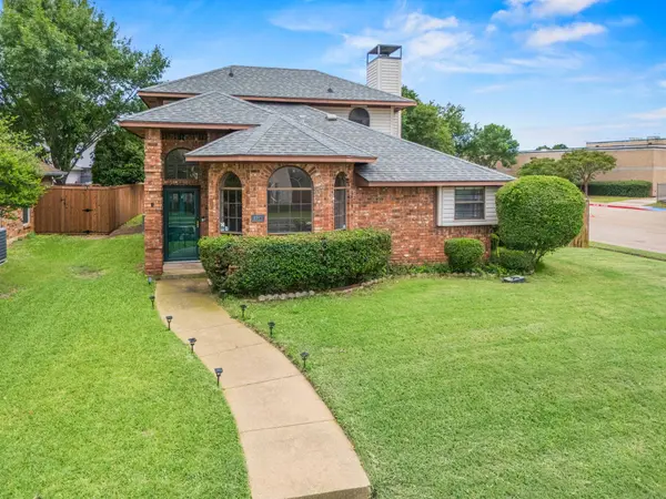 2060 Arbor Creek Dr #B, Carrollton, TX 75010-5069