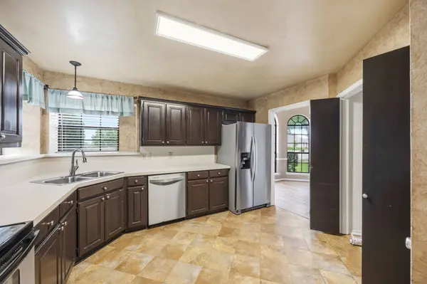 2060 Arbor Creek Dr #B, Carrollton, TX 75010-5069