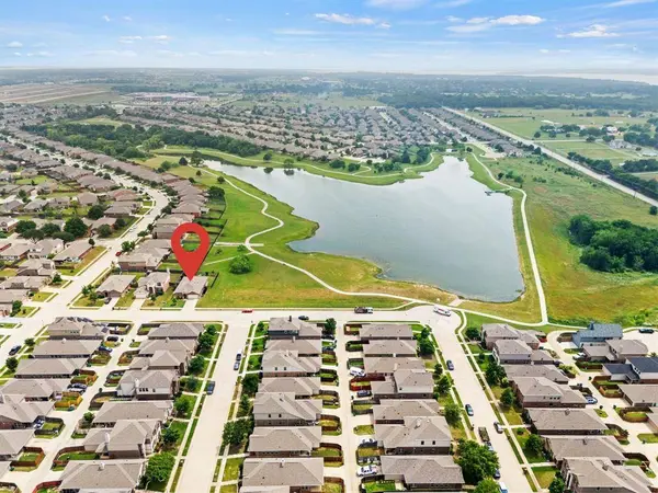 8400 Sioux Trail, Aubrey, TX 76227