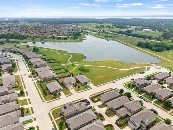 8400 Sioux Trail, Aubrey, TX 76227