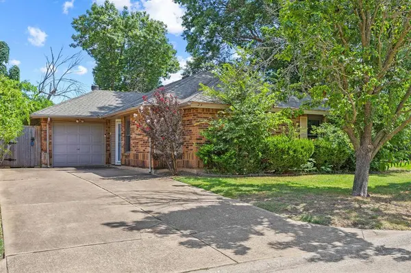25 Brewster Court