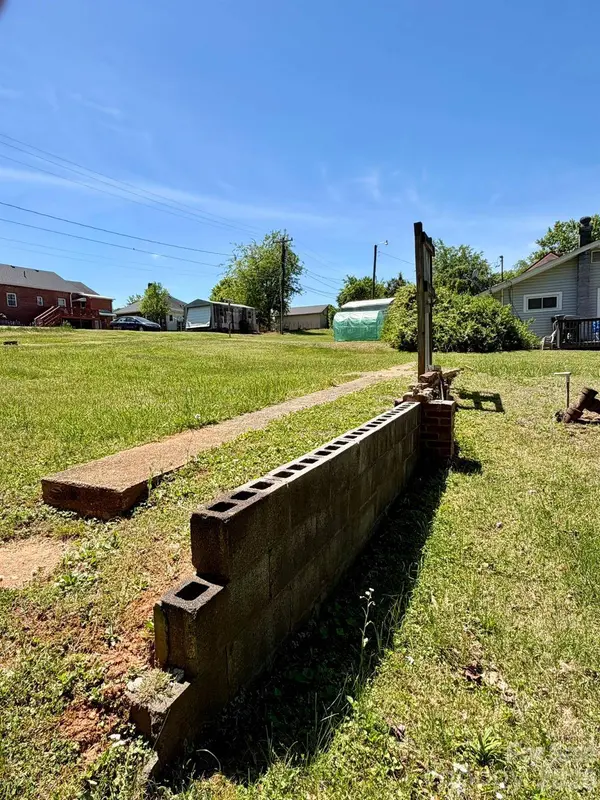 100 4th Em ST, Marion, NC 28752