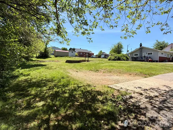 100 4th Em ST, Marion, NC 28752