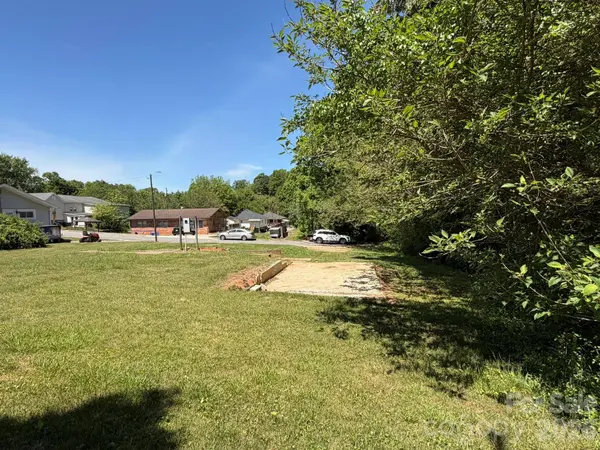 100 4th Em ST, Marion, NC 28752