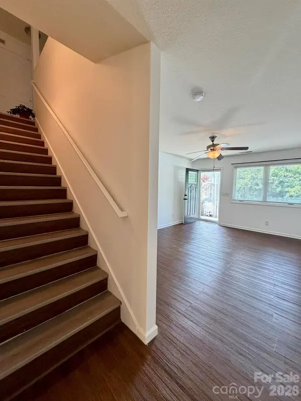 31 English Ivy RD, Asheville, NC 28806