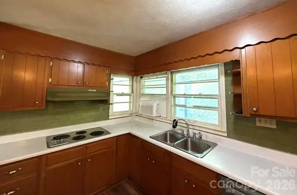 142 Avondale RD, Asheville, NC 28803