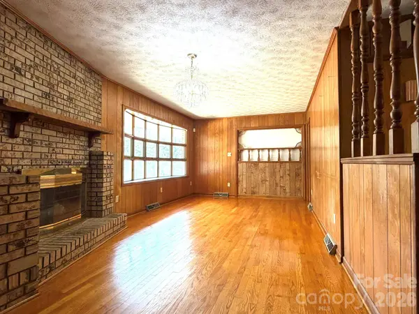 142 Avondale RD, Asheville, NC 28803