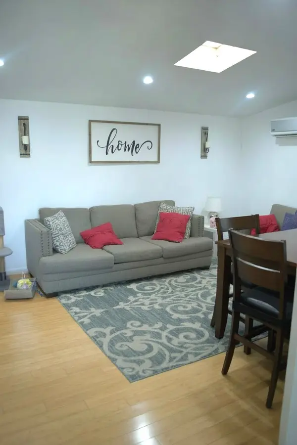 17827 E Laxford Rd, Azusa, CA 91702-5632