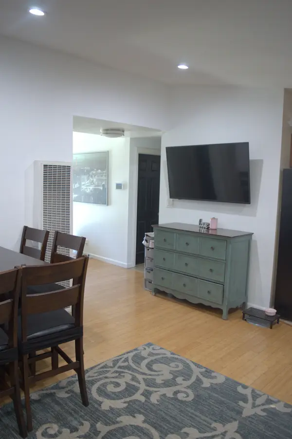 17827 E Laxford Rd, Azusa, CA 91702-5632