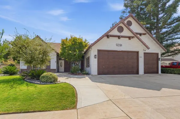 2074 Calimyrna AVE, Clovis, CA 93611