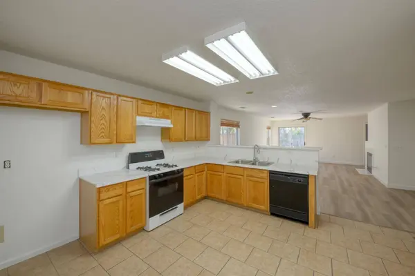 1010 Sparrow Hawk LN, Patterson, CA 95363