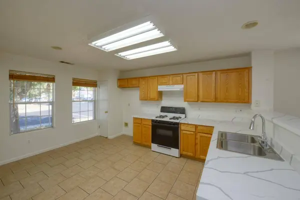 1010 Sparrow Hawk LN, Patterson, CA 95363