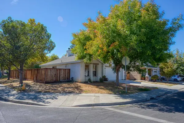 1010 Sparrow Hawk LN, Patterson, CA 95363