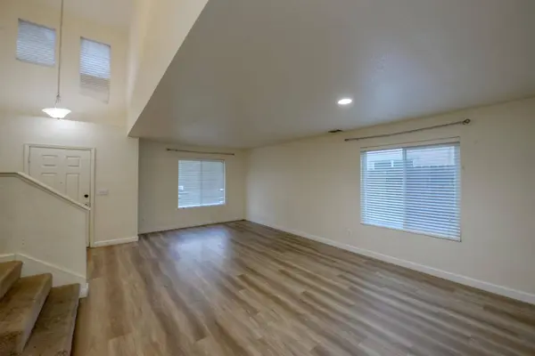 464 Red Robin DR, Patterson, CA 95363