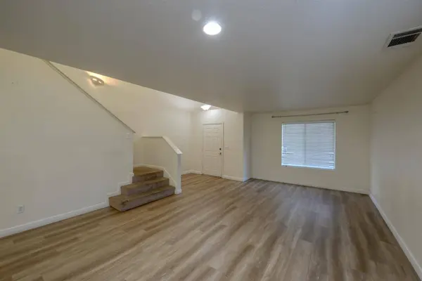 464 Red Robin DR, Patterson, CA 95363